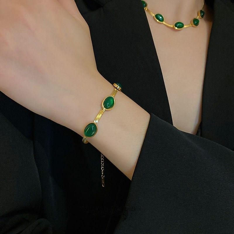 Oval Green Crystal Pendant Necklace & Bracelet Set – Premium Women’s Jewelry Gift